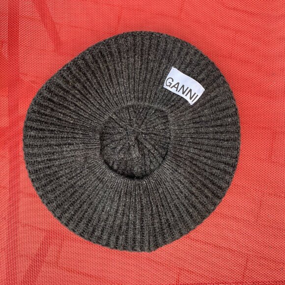 GANNI - Structured rib knit beret - Picture 2 of 3